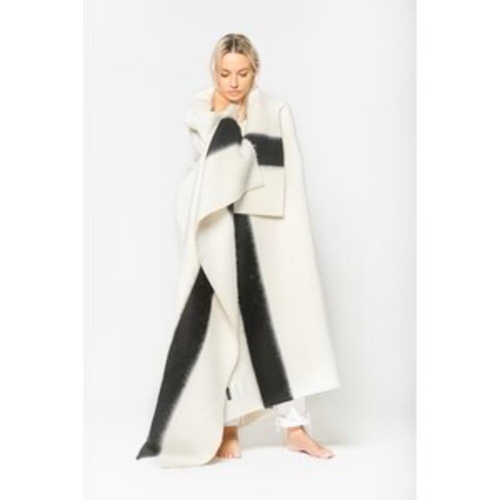 Blacksaw Siempre Blanket